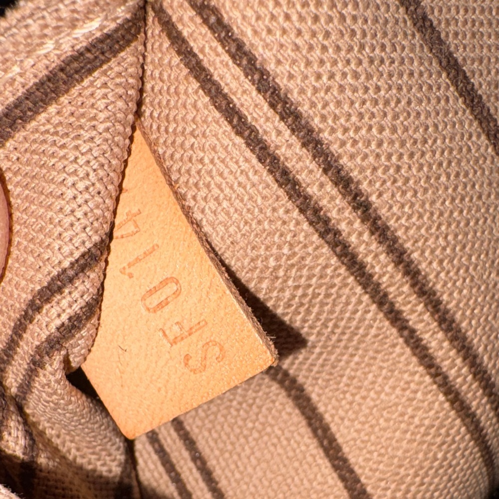 Louis Vuitton Neverfull MM Monogram Classic Tote - Picture 12 of 16